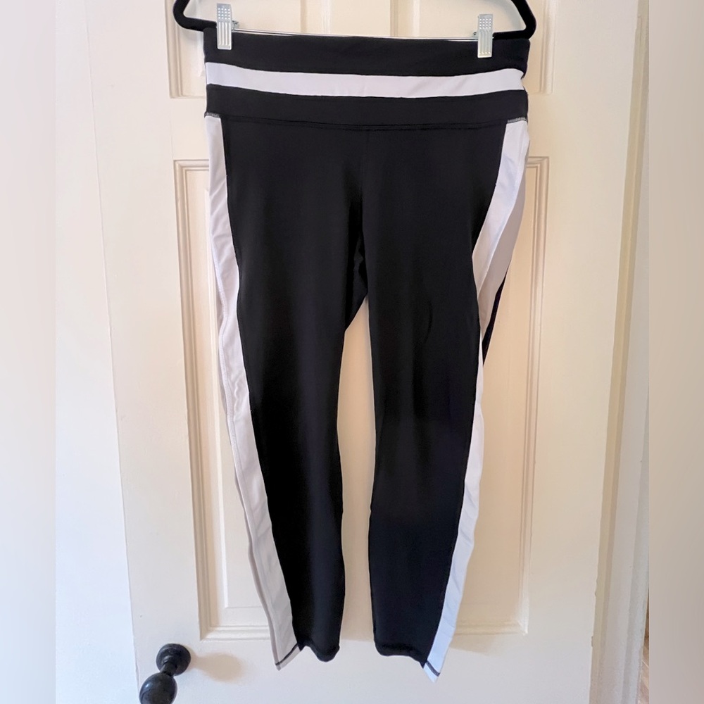 GapFit- high rise black leggings w/side stripes
